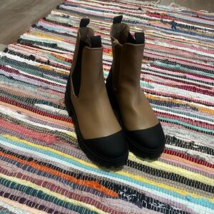 Stylish Tan and Black Women's Boots